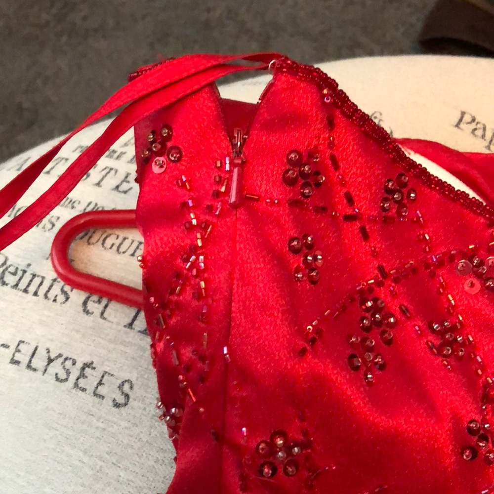 Red strapless evening gown size 8 - Picture 6 of 8